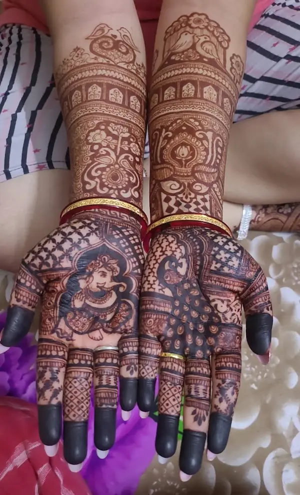 Detailed bridal mehndi artist work in Ahmedabad